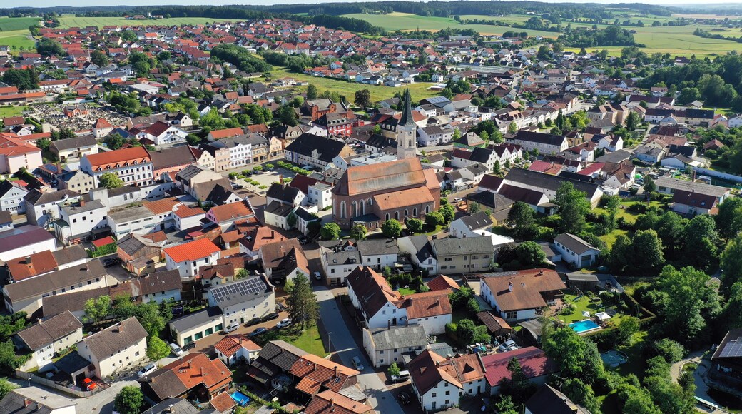 Luftbild von Frontenhausen ein Markt im niederbayerischen Landkreis Dingolfing-Landau
