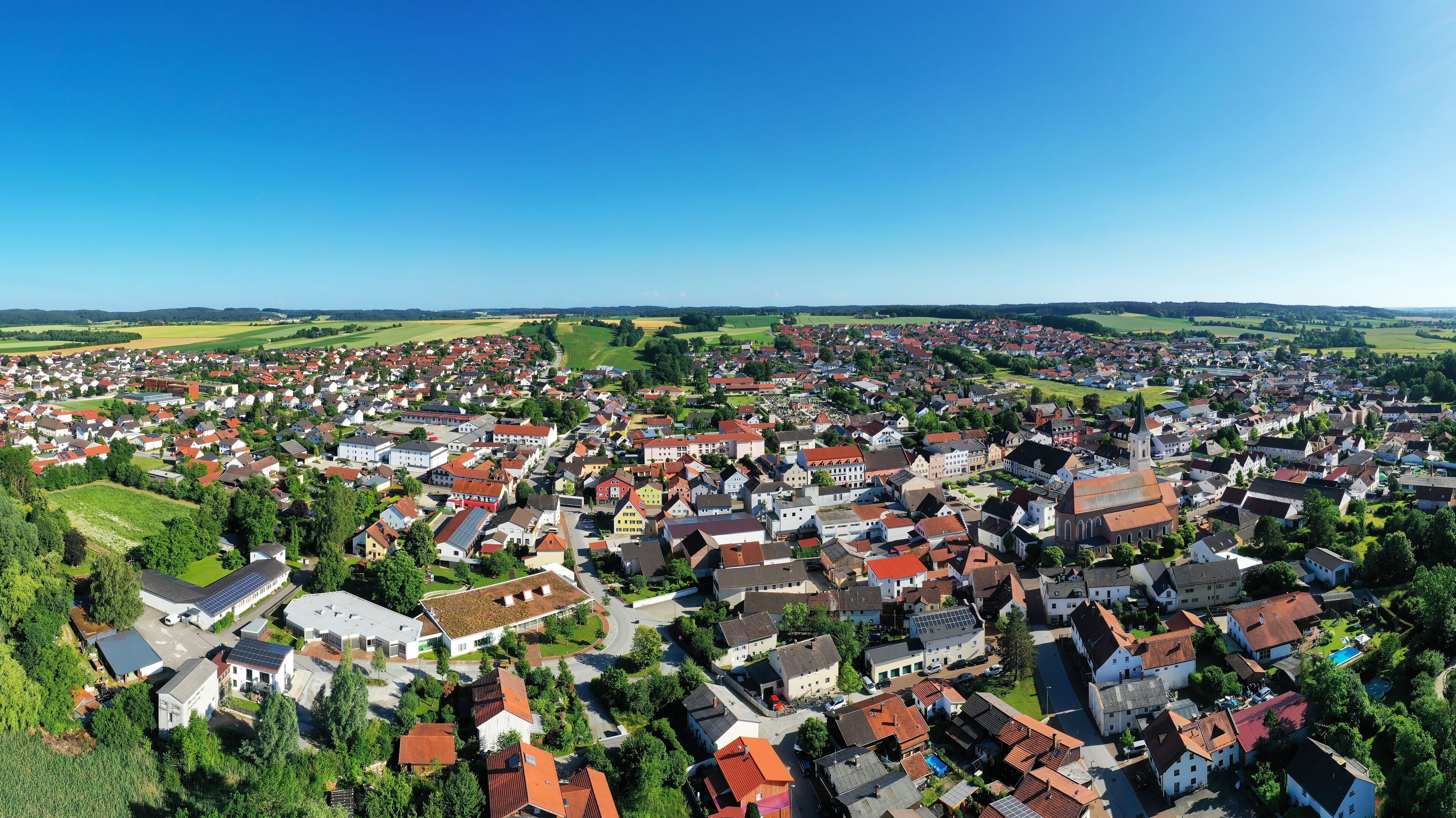Luftbild von Frontenhausen ein Markt im niederbayerischen Landkreis Dingolfing-Landau