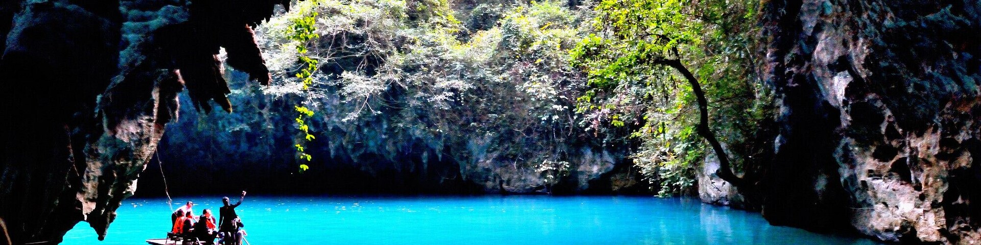 The“Three Caves in Three Lakes” and “the Three Caves and Three Skies in China.” #凤山三门海
https://twitter.com/Beautifulgx