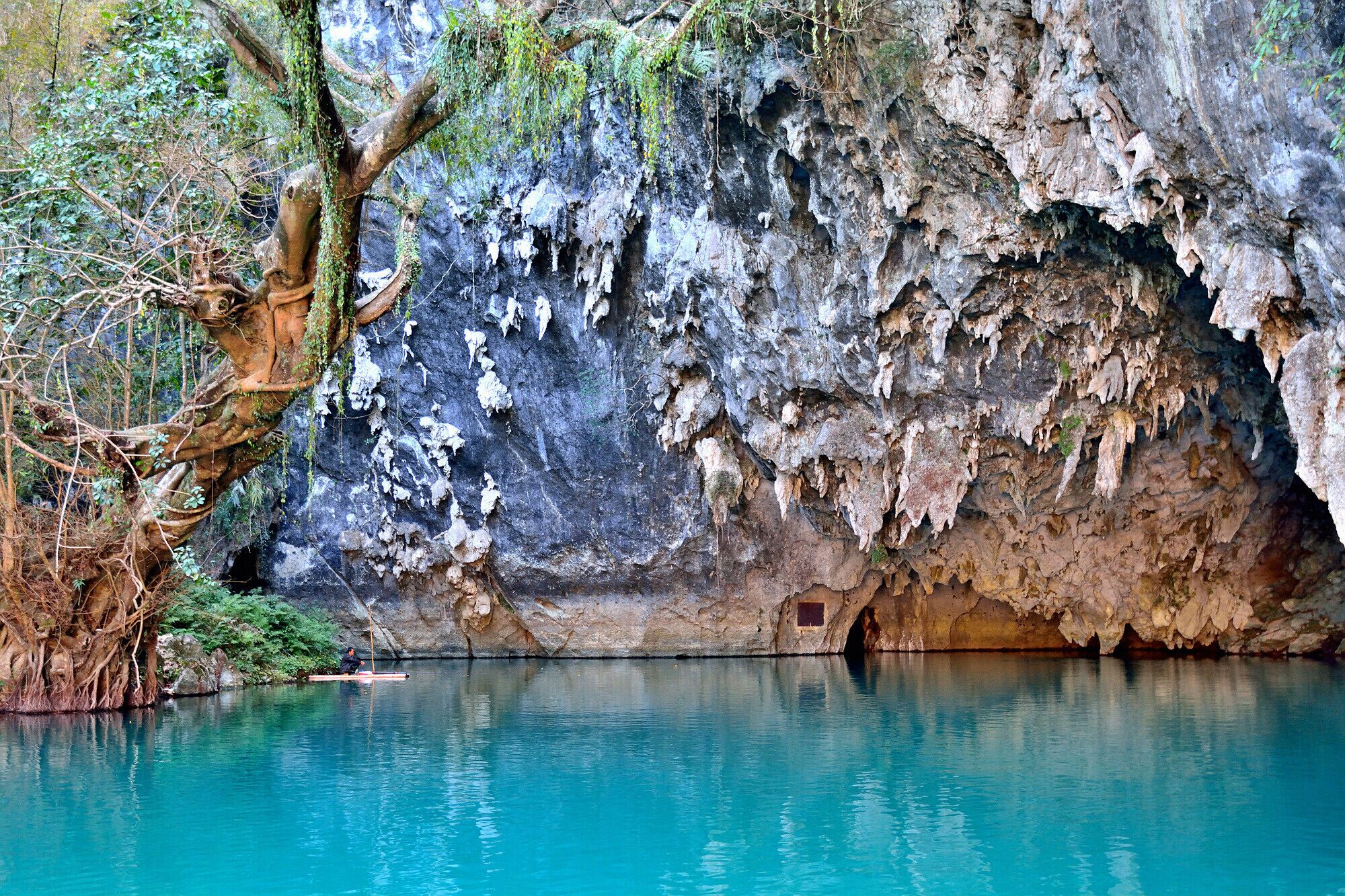 The“Three Caves in Three Lakes” and “the Three Caves and Three Skies in China.” #凤山三门海

https://twitter.com/Beautifulgx