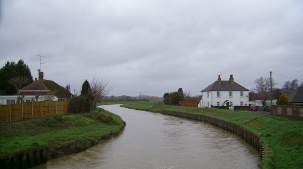 The Adur between Bramber and Beeding On a stormy New Year's Eve, the tide was just turning, bringing down tons of silt from the Downs and Weald. The pub to the left of the picture has a crisp munching great dane!