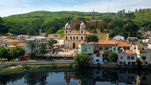 view of the church and river in the city of Salto de Pirapora , sp , Brazil.