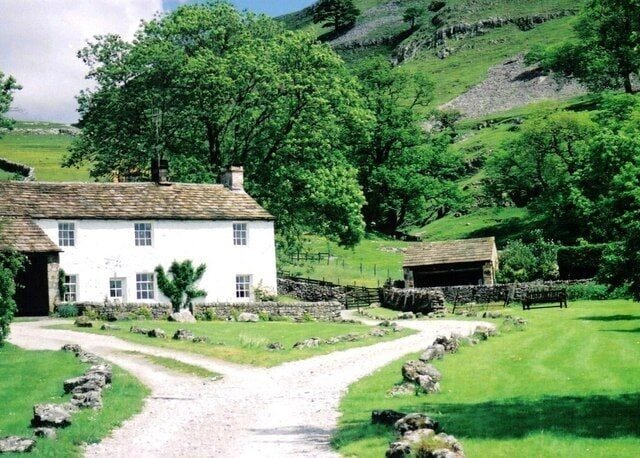 Footpath to Conistone Dib