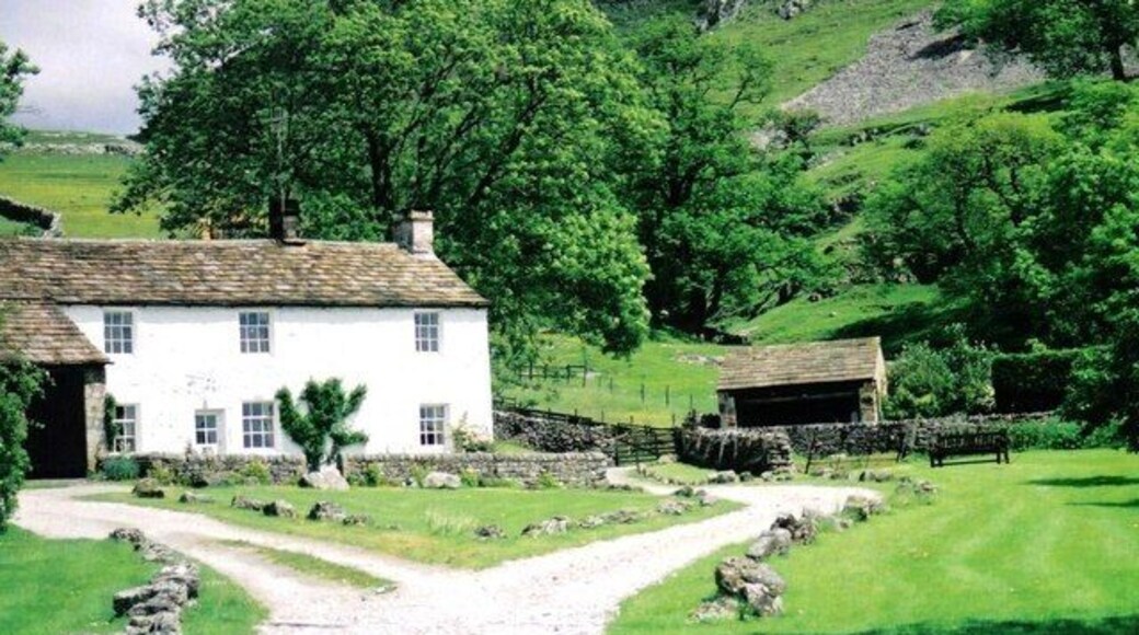 Footpath to Conistone Dib