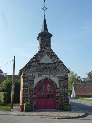 Sainte-Marie-Cappel (Nord, Fr) chapelle N. D. des Champs façade nord