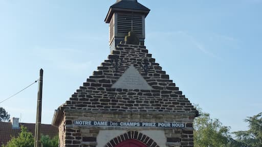 Sainte-Marie-Cappel (Nord, Fr) chapelle N. D. des Champs façade nord