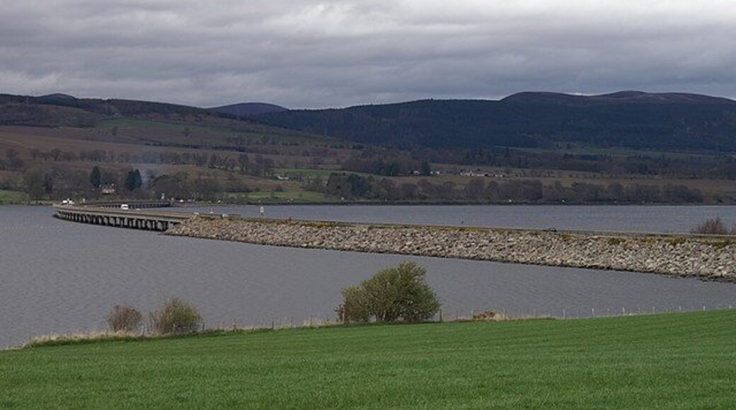 Cromarty Bridge The A9 crossing the Cromarty Firth; at high tide.