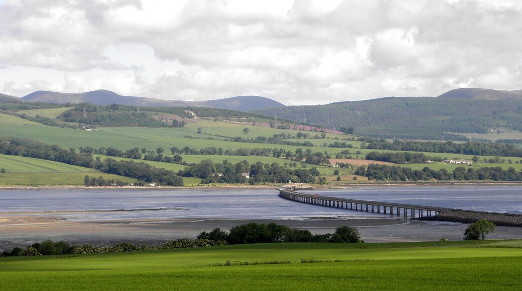 Cromarty Bridge from the Black Isle The Black Isle is neither Black nor truly an Isle as it is connected to the mainland by a fairly narrow isthmus. However the main route across it involves crossing the Beauly Firth at Kessock Bridge in the south from Inverness and then crossing the Cromarty Firth on the Cromarty Bridge to Easter Ross.