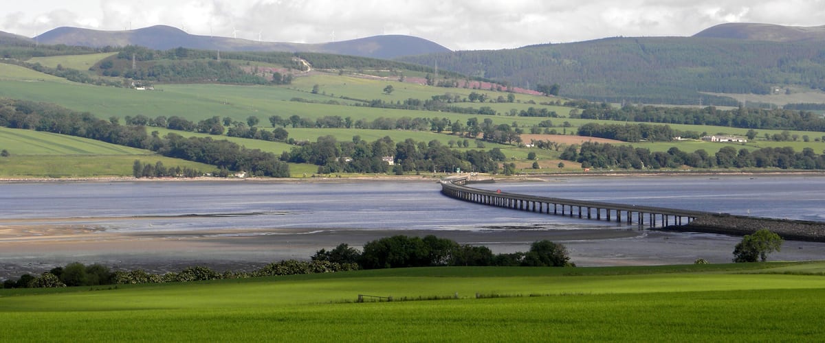 Cromarty Bridge from the Black Isle The Black Isle is neither Black nor truly an Isle as it is connected to the mainland by a fairly narrow isthmus. However the main route across it involves crossing the Beauly Firth at Kessock Bridge in the south from Inverness and then crossing the Cromarty Firth on the Cromarty Bridge to Easter Ross.