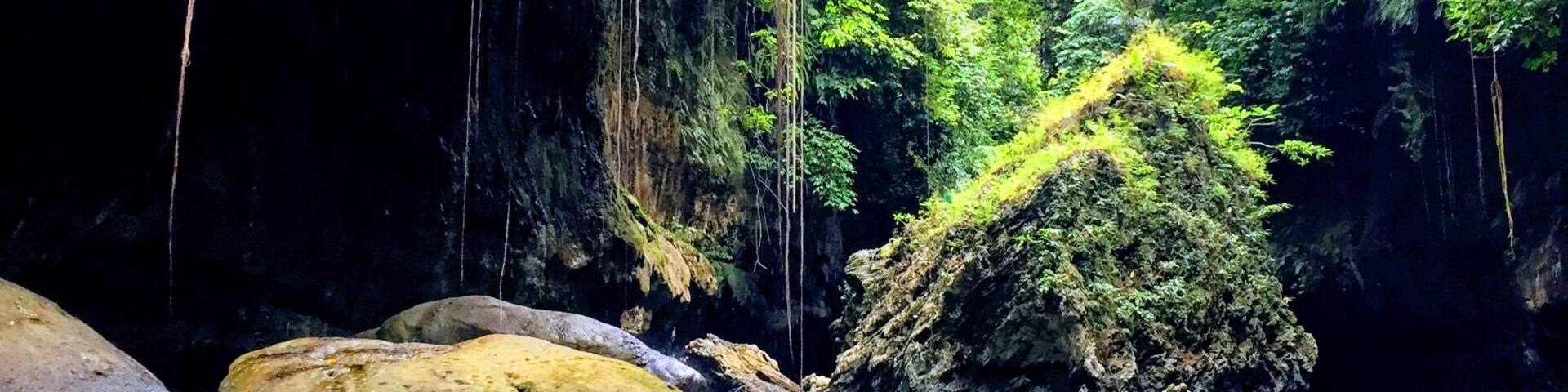 Green Canyon, Kertayasa, Indonesia.
Green Canyon is a beautiful natural wonder along with Green Valley near to Pangandaran and Batukaras in Java Indonesia. We went to the Green Canyon and Green Valley on a day trip and it was a lot of fun and very beautiful. A fun day full of sights, water jumps (some high jumps), rope swing, caves, swimming and boating down the stunning green river. The nature is incredible here although I would advise to go during the week as it can get very busy on weekends. #packsandaplan