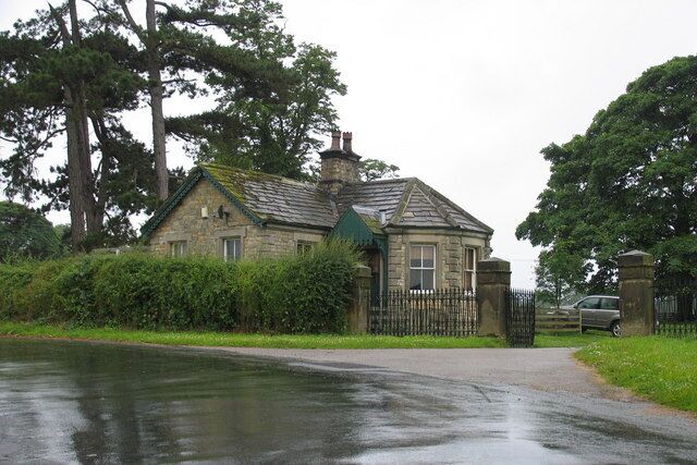 Sleningford Park Entrance The Lodge at Sleningford Park stands at the junction of New Road and Holmetree Lane.