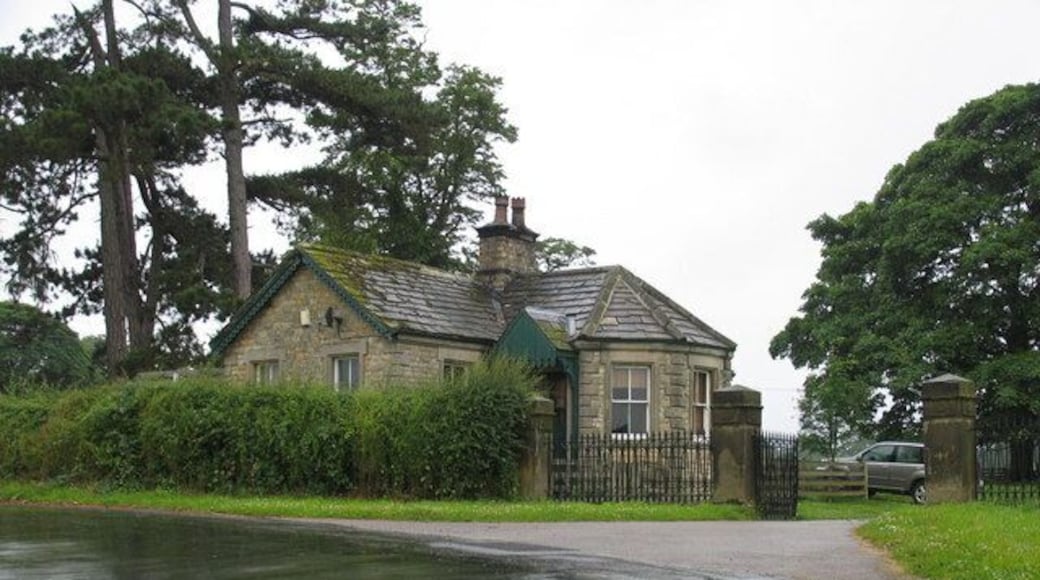 Sleningford Park Entrance The Lodge at Sleningford Park stands at the junction of New Road and Holmetree Lane.