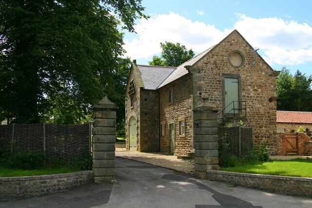 North Stainley Hall Northern entrance to North Stainley Hall on the A6108.