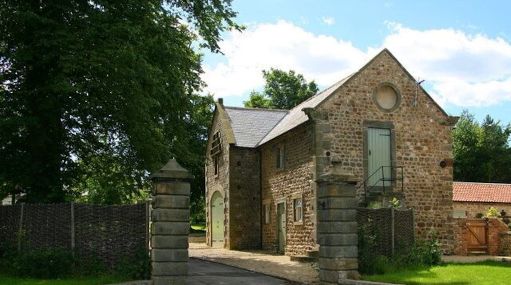 North Stainley Hall Northern entrance to North Stainley Hall on the A6108.