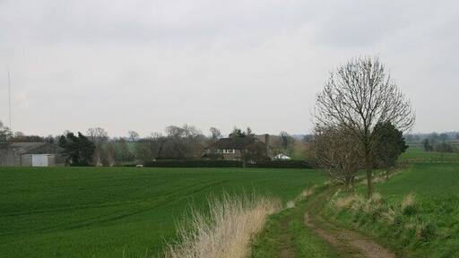 Corner Farm The track from the end of Sharow Lane rises to nearly 44m giving expansive views to the South, before descending to Corner Farm on the western edge of Copt Hewick.
