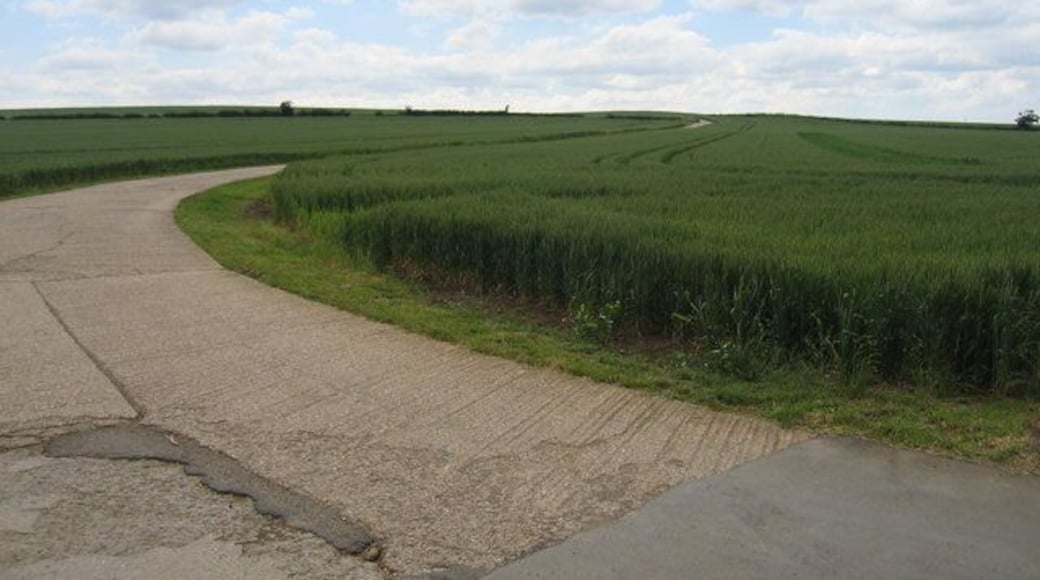 Kirkby Farm driveway. The driveway to the farm from the Tysoe - Oxhill Road showing the open farmland typical of that which occupies almost all of this square.