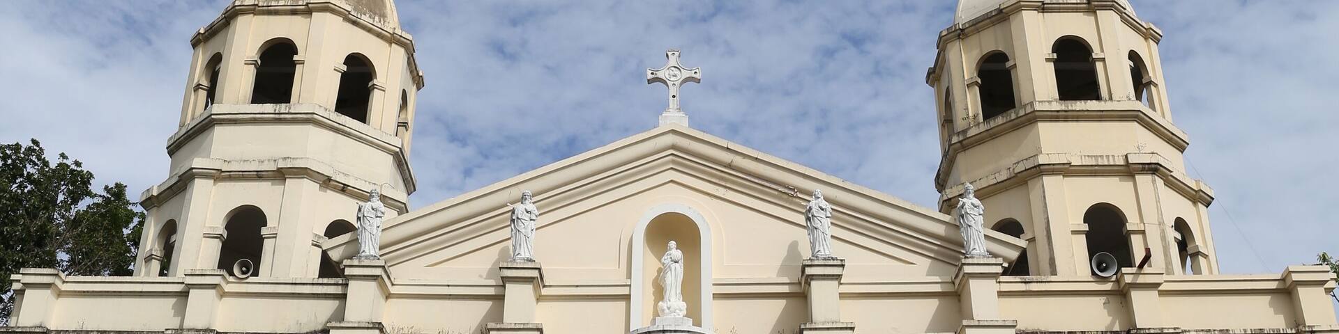 Pfarrkirche St. Johannes der Evangelist in Tanauan, Batangas, Philippinen