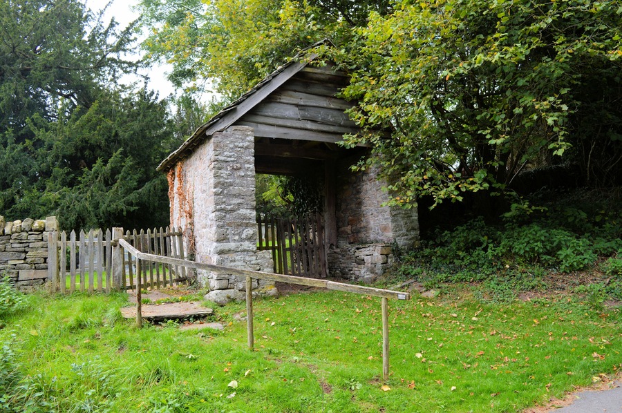 St Maelog, Llandefalle