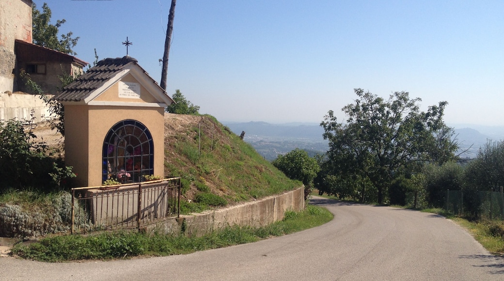 Capitello Via Salvadori