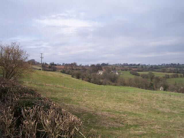 Edge Farm. Looking north from near to Parkhurst Farm.