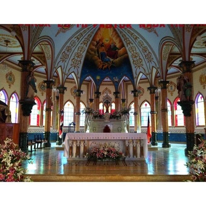 Inside iglesia de zarcero