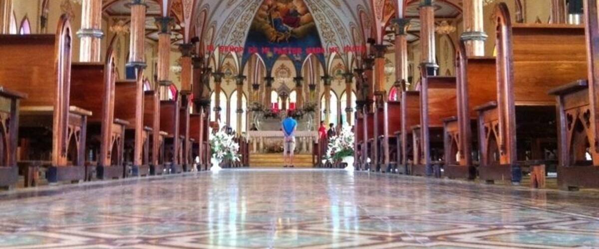 Inside iglesia de zarcero