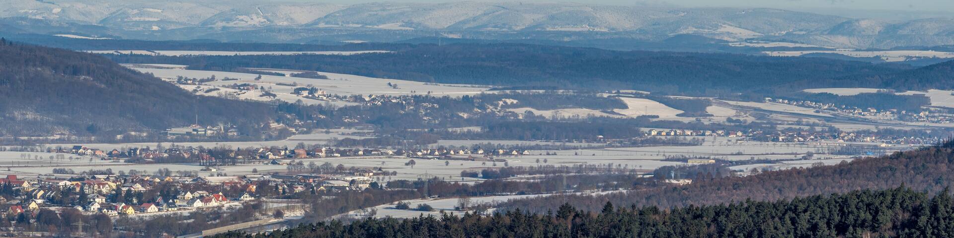 Panoramic view from the Ansberg near Ebensfeld to the north into the upper Main valley and the mountains of the Thuringian Forest.