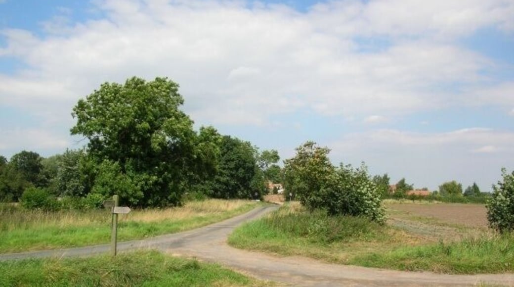 Near Upper Dunsforth Ahead is Upper Dunsforth, behind a footpath runs to Great Ouseburn which is also accessed via the road to the left, on the right there is a track running into some fields near the Ure.