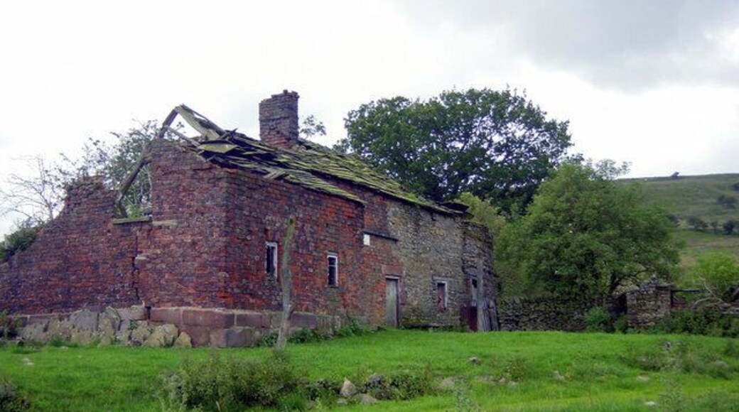 Exterior of older farm at Mareknowles July 2007