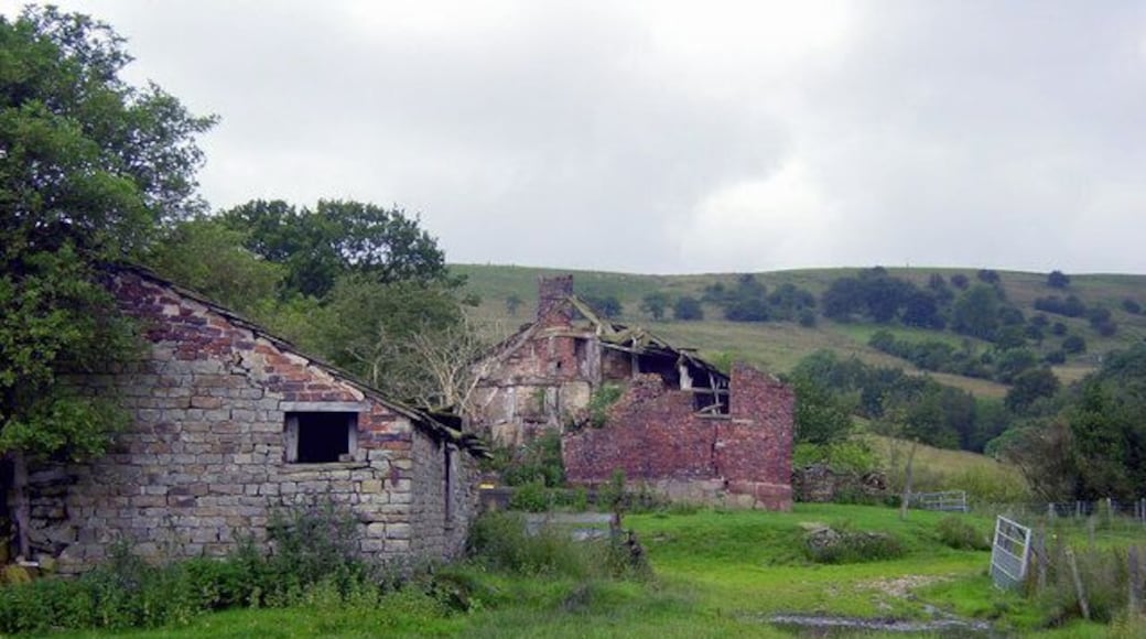 Exterior Older Mareknowles Farm July 2007