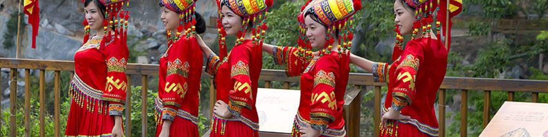 The #Guangxi people celebrated the Zuojiang #Huashan Rock Art Cultural Landscape inscribed on the World Heritage List.
壮乡儿女欢天喜地 共庆花山申遗成功
https://twitter.com/Beautifulgx