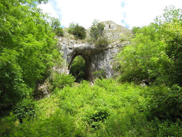 Dove Dale arch The natural arch at Reynards Cave.