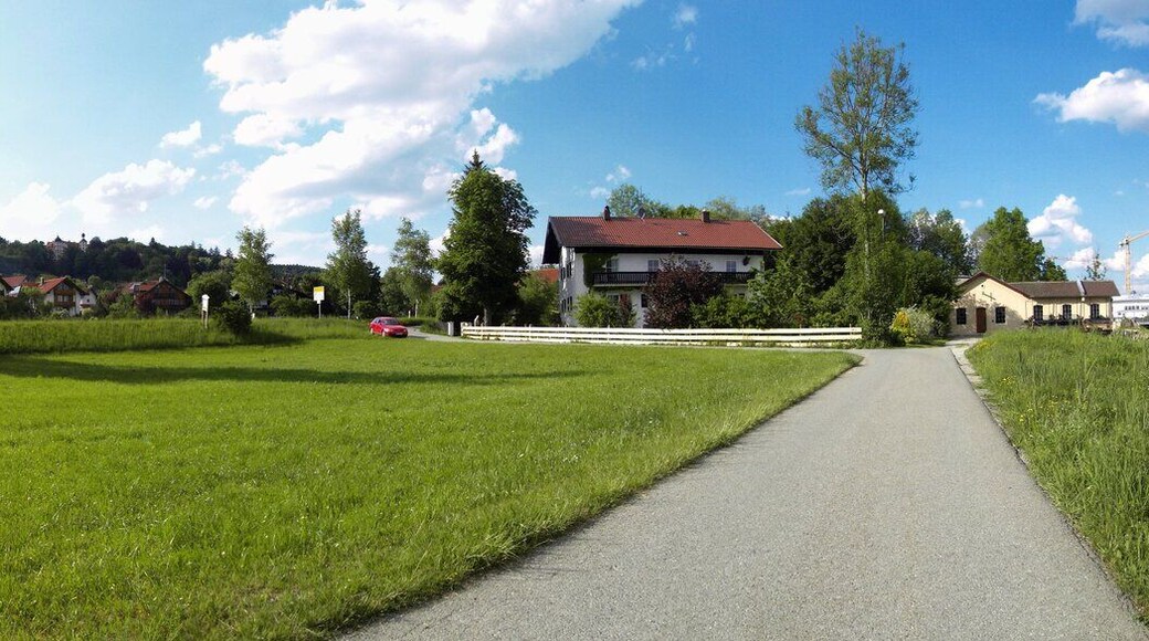 Eurasburg ... zwischen Wasserkraftwerk und Feuerwehrhaus