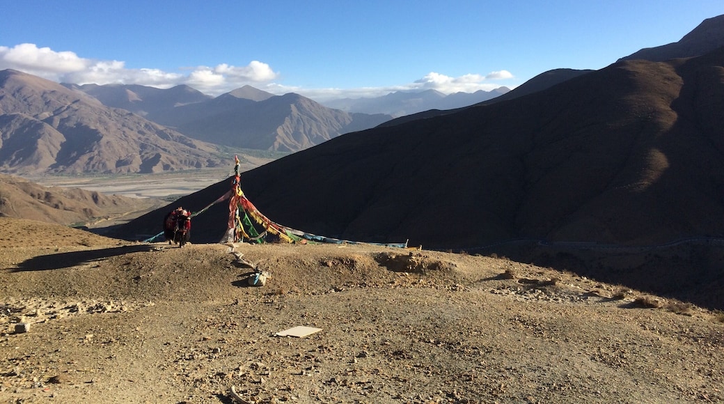 ĐĐŸ ĐŽĐŸŃĐŸĐłĐ”, ĐŸŃŃĐ°ĐœĐŸĐČОлОŃŃ ŃĐ°Đ·ĐŒŃŃŃŃŃ Đž Đ·Đ°ĐŸĐŽĐœĐŸ ŃŃĐŸŃĐŸĐłŃаŃĐžŃĐŸĐČаŃŃ ĐżŃĐ”ĐșŃаŃĐœŃĐ” ĐČОЎŃ