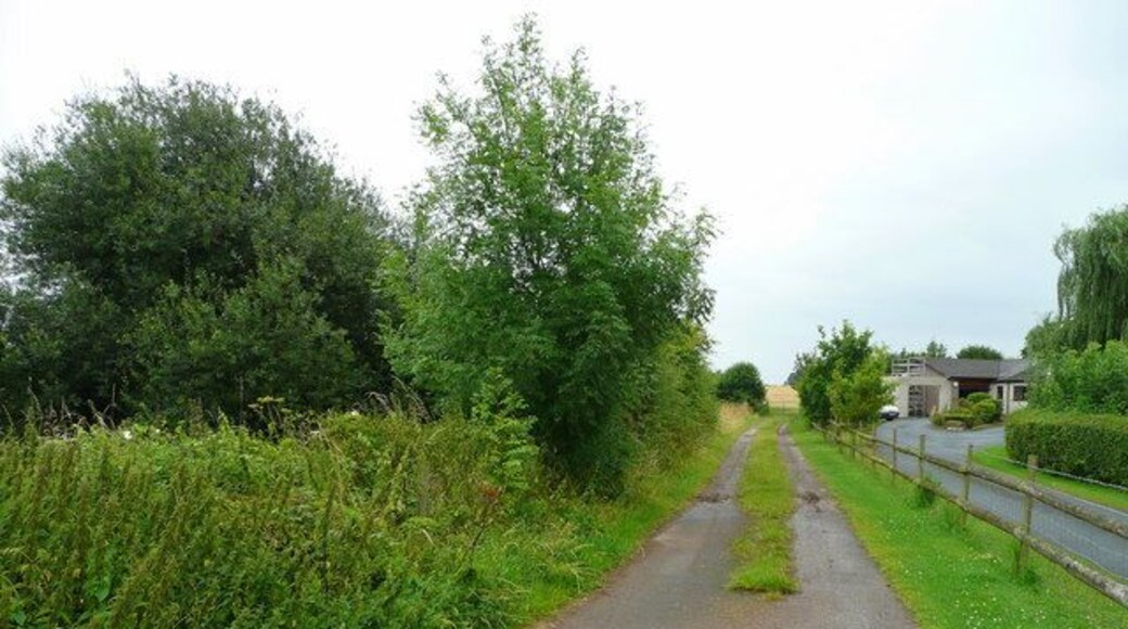 Parallel roads View south of Gosmore Road, Clehonger, showing the public footpath, left, and private drive, right.