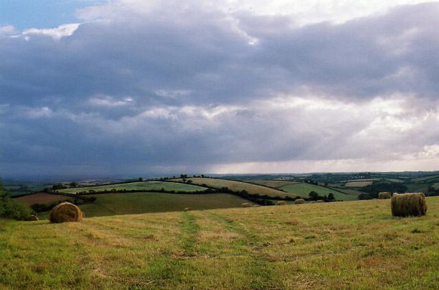 Cheriton Fitzpaine: rainclouds arriving from the south west. Looking south from the lane between Grantland and Beerash Cross