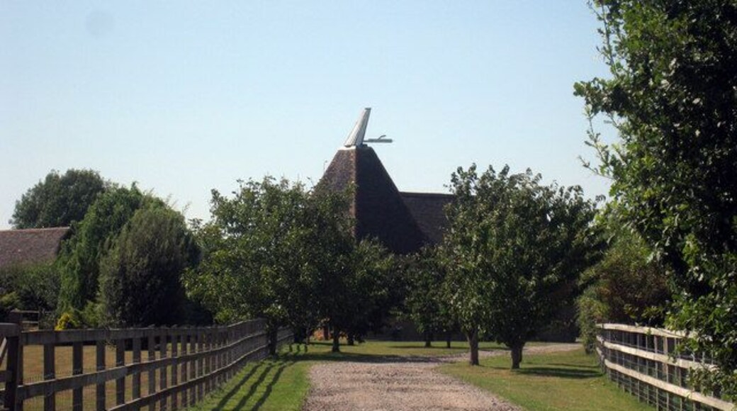 Kenisham Oast, Broad Oak Road, Milstead, Kent Single square kiln oast house.