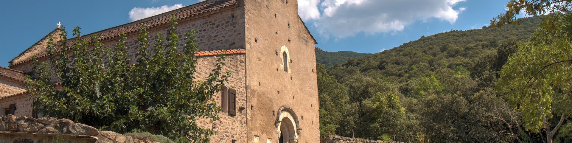 Nicely restored #monestary "Le Prieuré Santa Maria del Vilar"
#church #eglise
http://www.edelo.net/roman/images/catalan66/stamaria/texte.htm