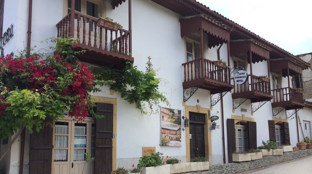 A small place I've found while strolling around after attending the burial of Mawlana Syaikh Nazim Adil al-Haqqani qs at the town of Lefke (Lefka) in Cyprus.