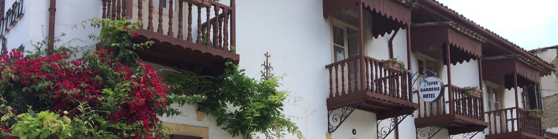 A small place I've found while strolling around after attending the burial of Mawlana Syaikh Nazim Adil al-Haqqani qs at the town of Lefke (Lefka) in Cyprus.