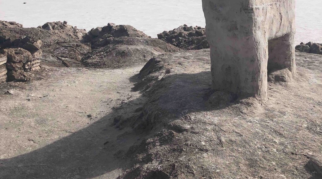 At about 3450 meters above sea level, in the northwest from Jujuy you will find the second biggest salt flats of the world, Salinas Grandes.
They cover about 212 square kilometers and are exploited for lithium, potassium and sodium. Some native people also exploit it manually for salt and you can visit the salt baths and buy salt.
The road to get there starts in the province of Jujuy and is rather windy. It is however asphalted and if you continue in it, you will arrive in Chile, in the Atacama dessert.