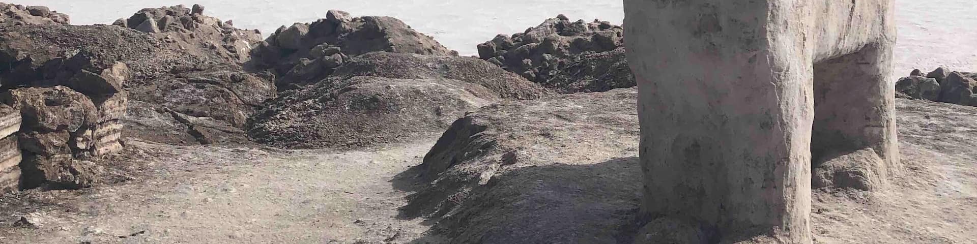 At about 3450 meters above sea level, in the northwest from Jujuy you will find the second biggest salt flats of the world, Salinas Grandes.
They cover about 212 square kilometers and are exploited for lithium, potassium and sodium. Some native people also exploit it manually for salt and you can visit the salt baths and buy salt.
The road to get there starts in the province of Jujuy and is rather windy. It is however asphalted and if you continue in it, you will arrive in Chile, in the Atacama dessert.