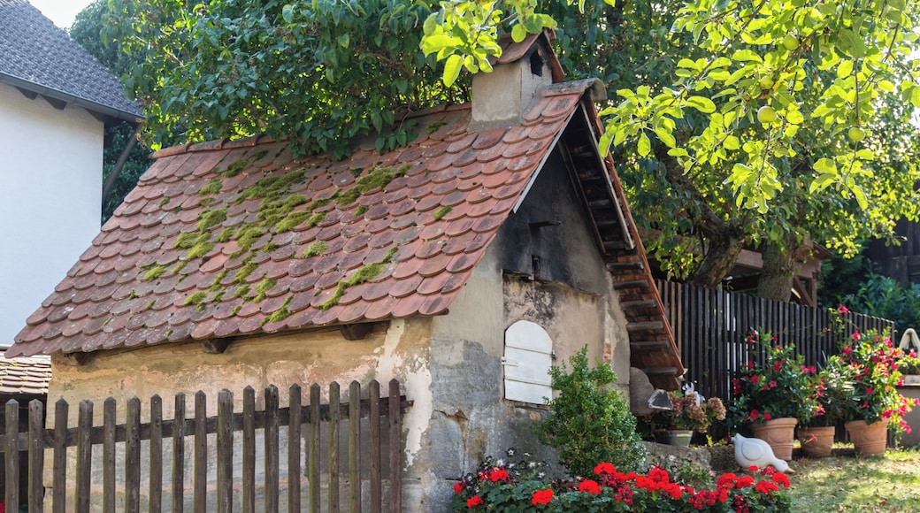 This is a photograph of an architectural monument. It is on the list of cultural monuments of Bayern, no. D-5-74-139-10
