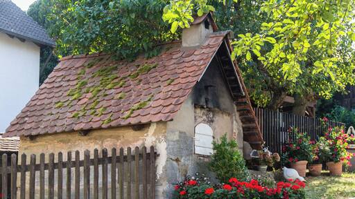 This is a photograph of an architectural monument. It is on the list of cultural monuments of Bayern, no. D-5-74-139-10