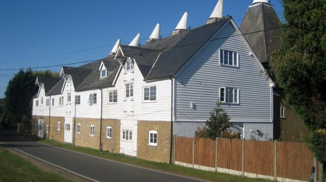 Denstead Oast, Denstead Lane, Chartham, Kent Six square kilned oast house. Grade II listed http://www.imagesofengland.org.uk/details/default.aspx?id=171067