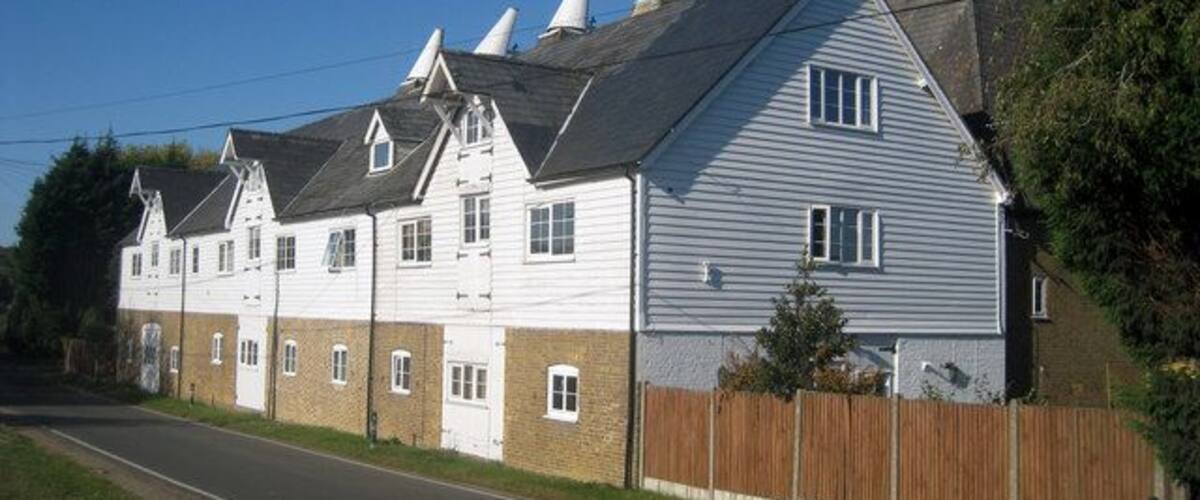 Denstead Oast, Denstead Lane, Chartham, Kent Six square kilned oast house. Grade II listed http://www.imagesofengland.org.uk/details/default.aspx?id=171067