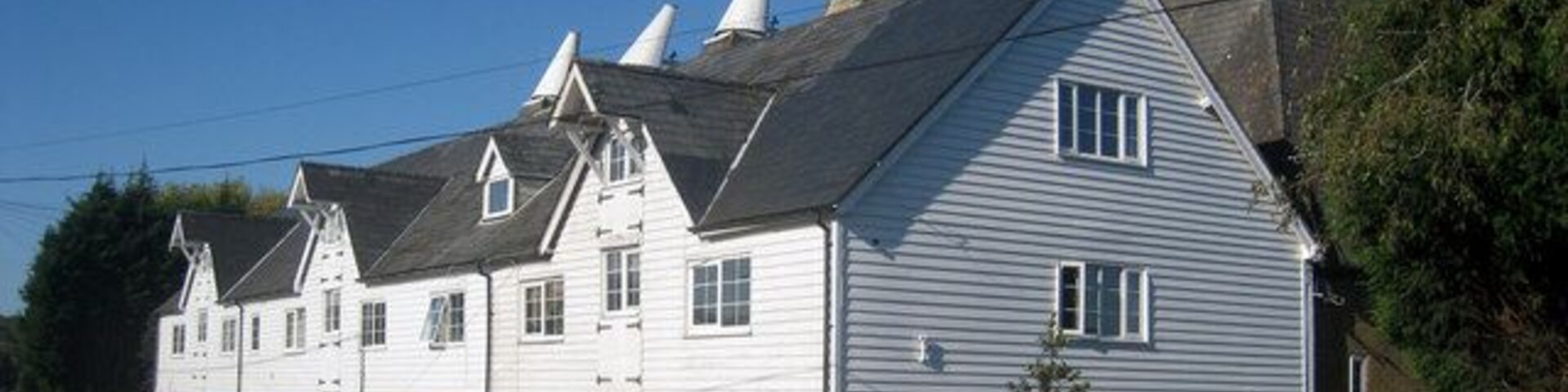 Denstead Oast, Denstead Lane, Chartham, Kent Six square kilned oast house. Grade II listed http://www.imagesofengland.org.uk/details/default.aspx?id=171067