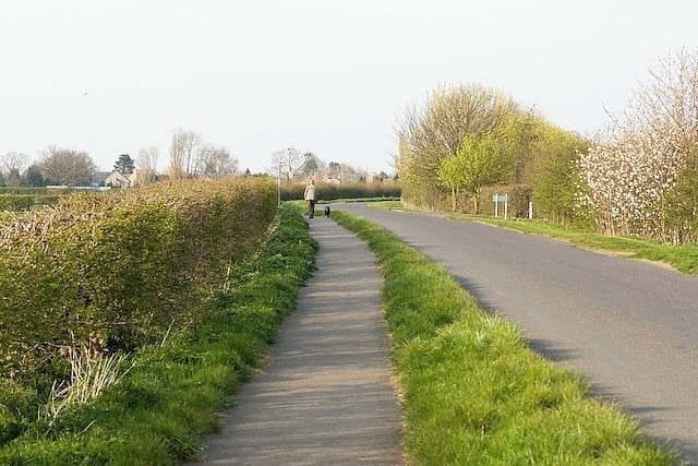 Footpath and road from Holywell towards Needingworth