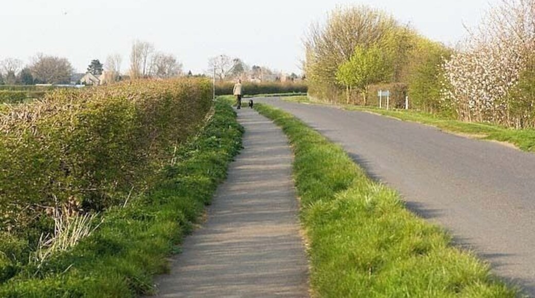 Footpath and road from Holywell towards Needingworth