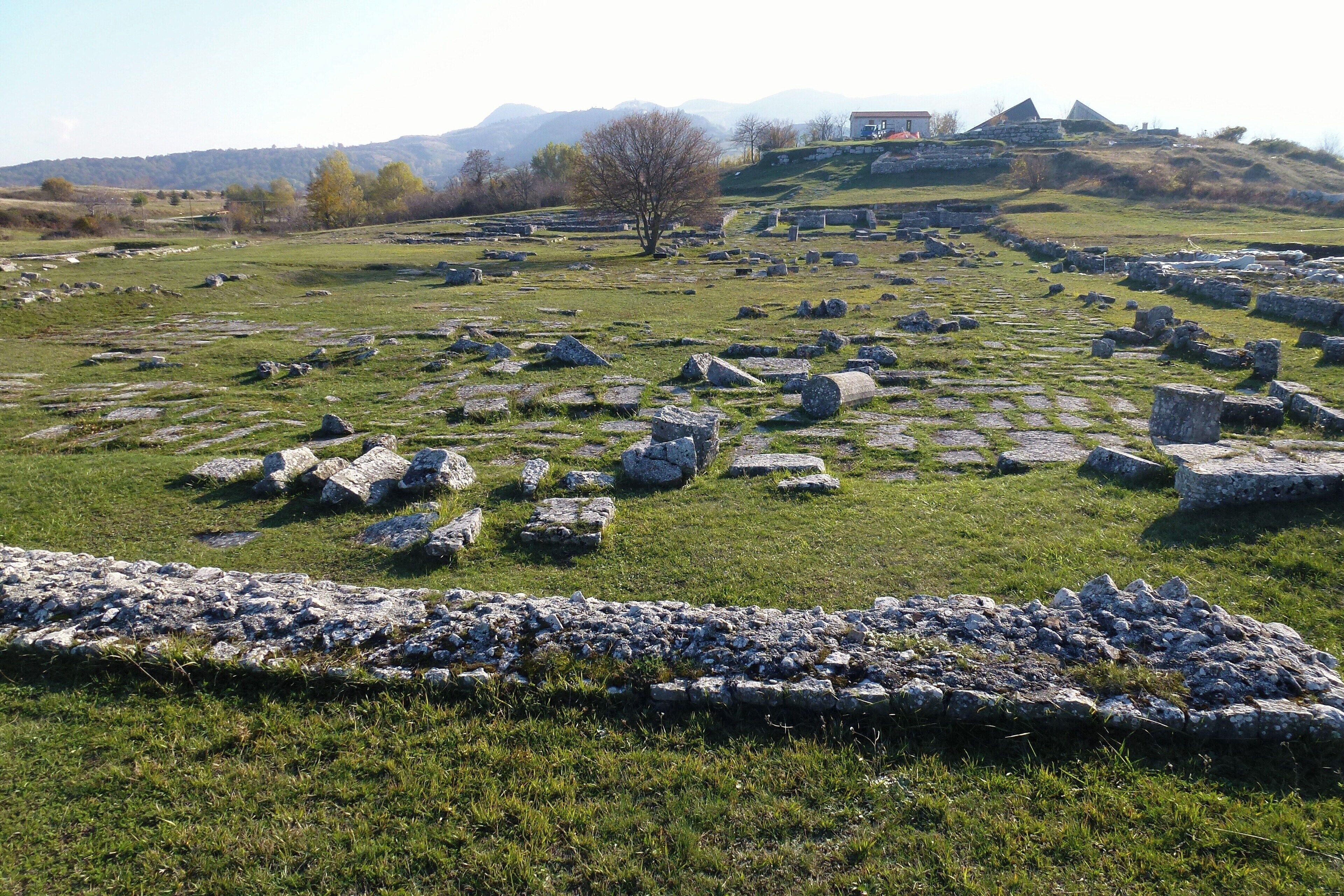 Juvanum-Vista sulla collina dell'acropoli